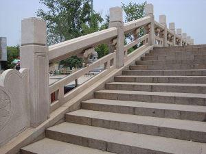 五蓮紅橋欄桿